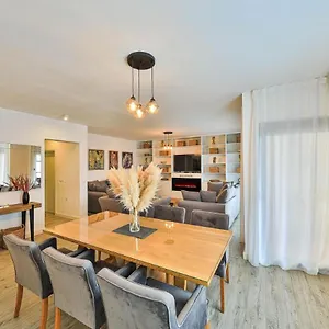 https://ipm-kastela.hotels-in-trogir.com