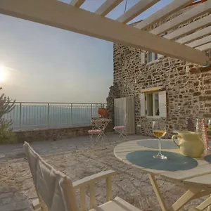  Villa Adora